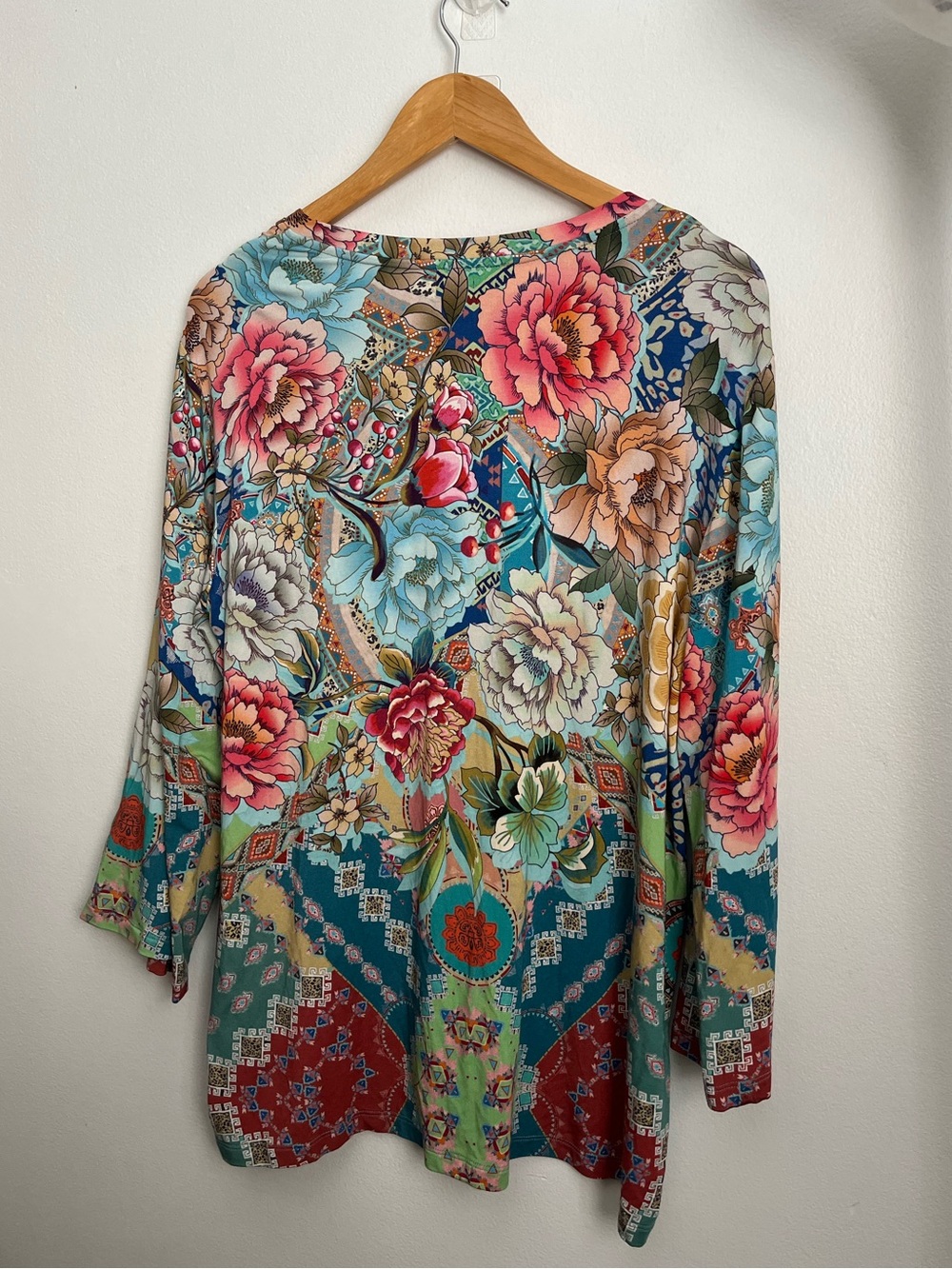 JOHNNY WAS PRISMA V-NECK KIMONO SLEEVE TUNIC - Picture 3 of 12
